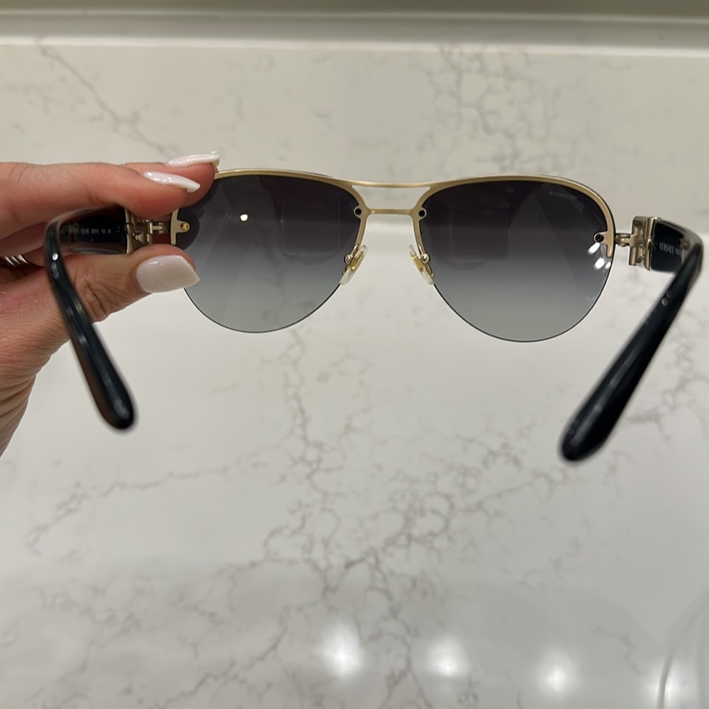 Versace - Picture 3 of 4